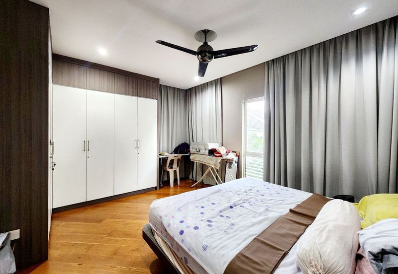 3 Storey Zero Lot Bungalow, Phase 1, USJ Height,  Subang Jaya