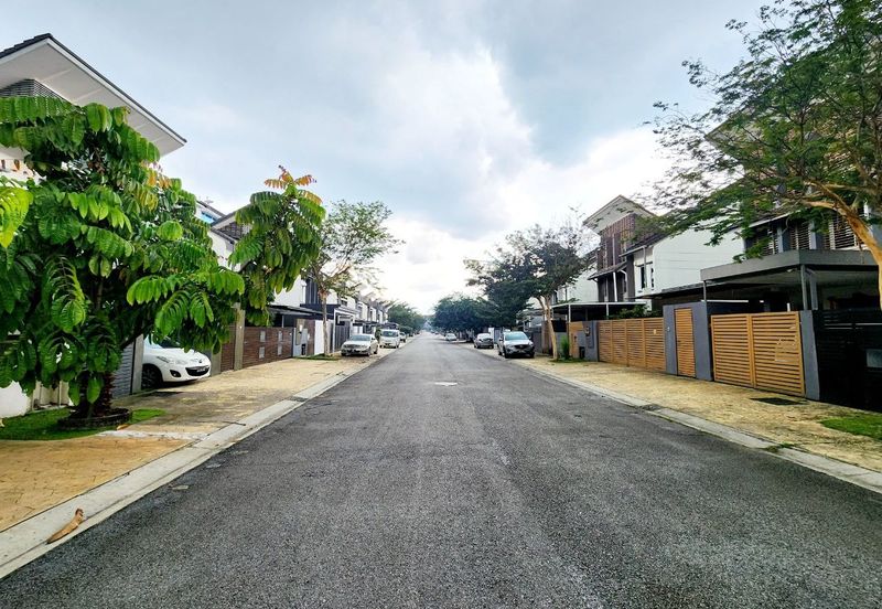 3 Storey Zero Lot Bungalow, Phase 1, USJ Height,  Subang Jaya