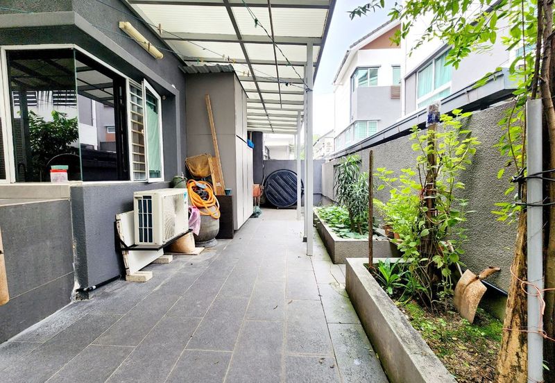 3 Storey Zero Lot Bungalow, Phase 1, USJ Height,  Subang Jaya