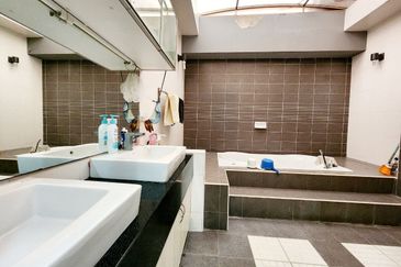 3 Storey Zero Lot Bungalow, Phase 1, USJ Height,  Subang Jaya