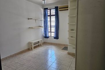 [WELL MAINTAINED] Double Storey Terrace Jalan Adang, Bukit Jelutong, Shah Alam