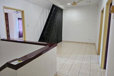 [WELL MAINTAINED] Double Storey Terrace Jalan Adang, Bukit Jelutong, Shah Alam