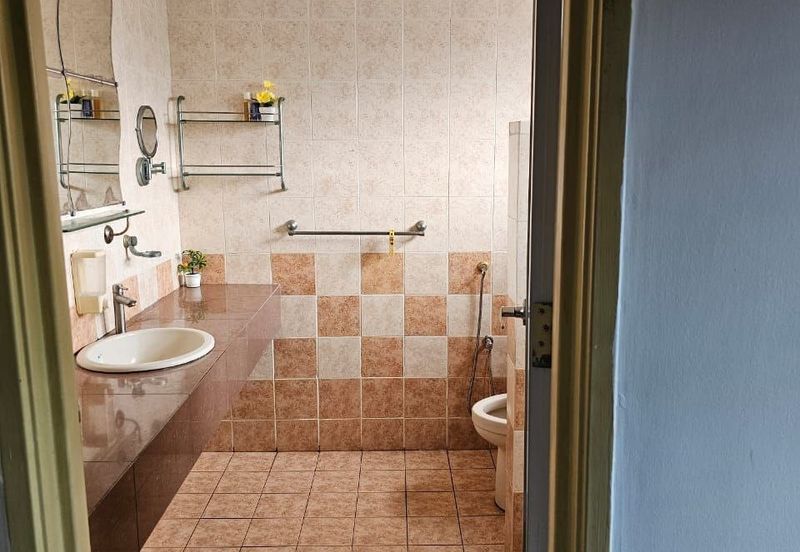 [WELL MAINTAINED] Double Storey Terrace Jalan Adang, Bukit Jelutong, Shah Alam