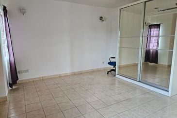 [WELL MAINTAINED] Double Storey Terrace Jalan Adang, Bukit Jelutong, Shah Alam