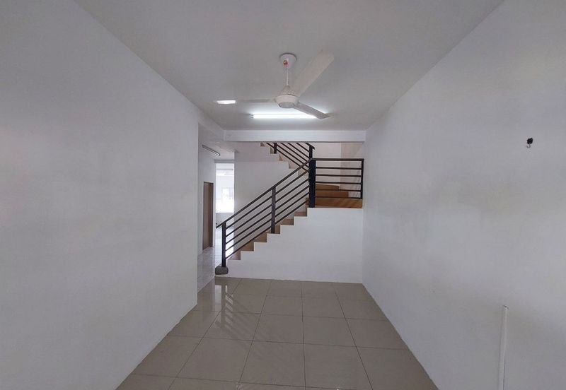 [CORNER LOT] Double Storey Jalan Tanjung Rhu Seksyen 30, Shah Alam
