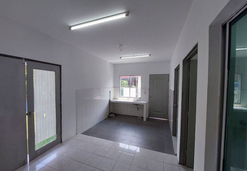 [CORNER LOT] Double Storey Jalan Tanjung Rhu Seksyen 30, Shah Alam