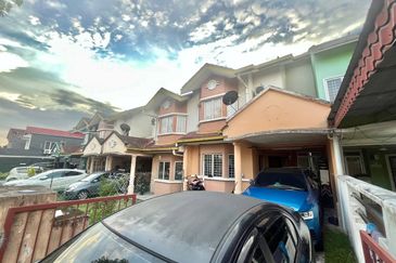 [FACING OPEN] 2 Storey LEP 4 Seri Kembangan 