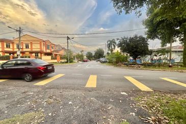 [FACING OPEN] 2 Storey LEP 4 Seri Kembangan 