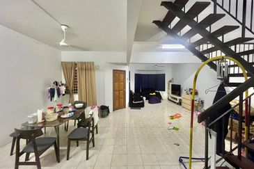 [FACING OPEN] 2 Storey LEP 4 Seri Kembangan 