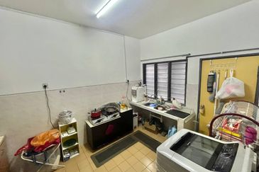 [FACING OPEN] 2 Storey LEP 4 Seri Kembangan 