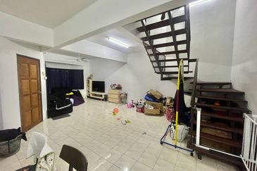 [FACING OPEN] 2 Storey LEP 4 Seri Kembangan 