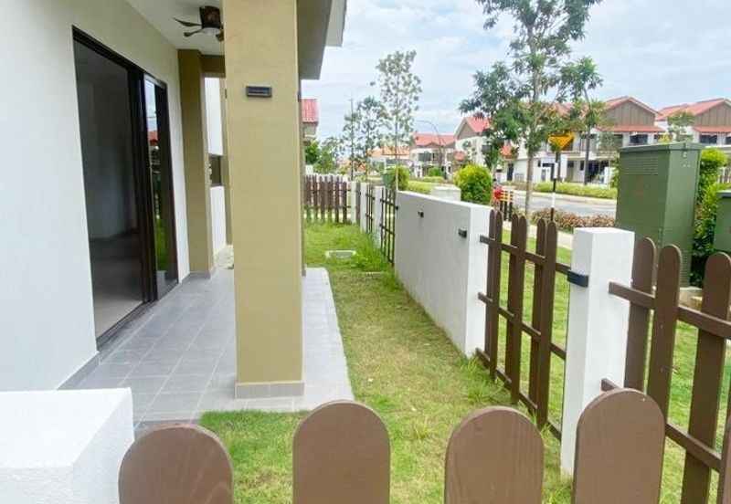 End Lot Double Storey Terrace @ Adenia - Taman Setia Warisan Tropika, Sepang For Rent
