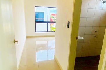 End Lot Double Storey Terrace @ Adenia - Taman Setia Warisan Tropika, Sepang For Rent