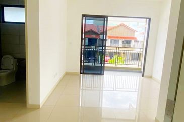 End Lot Double Storey Terrace @ Adenia - Taman Setia Warisan Tropika, Sepang For Rent