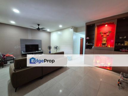 1.5 Storey House Renovated End lot with Land Jalan Molek Taman Molek, Johor, Johor Bahru