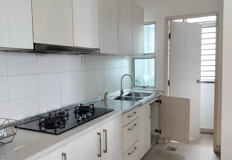 For Rent RM1500 Greenfield Regency 3 Room & 2 Carparks Service Apartment Tampoi