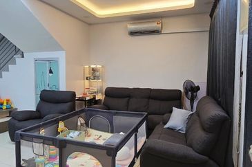 Fully Renovated @ Taman Scientex Jaya, Senai