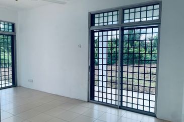 Corner Lot @ Jalan Ss 6/3a, Taman Sri Saujana, Kota Tinggi