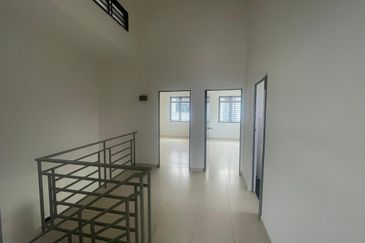 Fully Renovated @ Jalan Scientex Jaya 8, Taman Scientex Senai