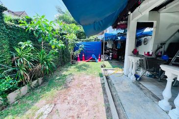 Corner Lot @ Taman Tampoi Utama