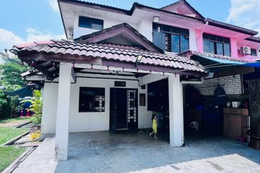 Corner Lot @ Taman Tampoi Utama