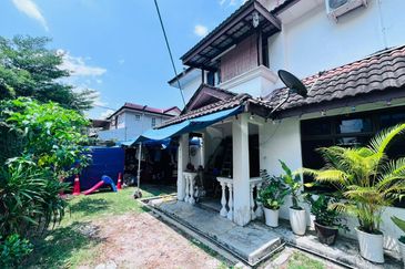 Corner Lot @ Taman Tampoi Utama