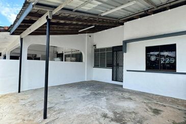 End Lot @ Jalan Camar 5, Taman Perling, Johor Bahru