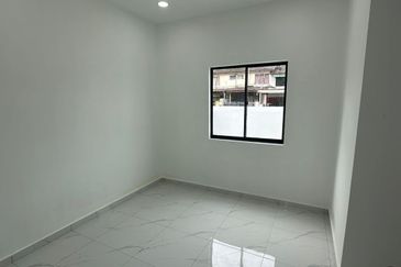 Corner Lot @ Jalan Sawi 2/5, Taman Senai Baru