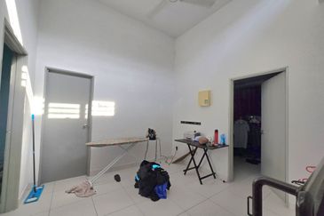 Corner Lot @ Jalan Penaga, Taman Pulai Hijauan, Kangkar Pulai