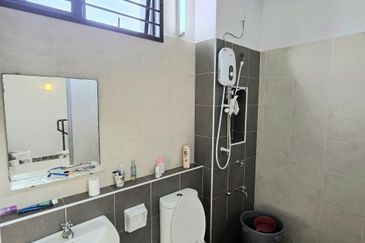 Corner Lot @ Jalan Penaga, Taman Pulai Hijauan, Kangkar Pulai