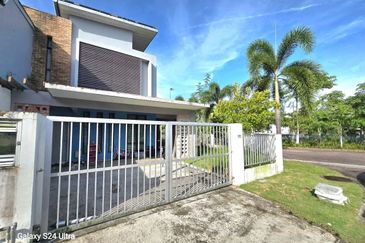 Corner Lot @ Jalan Penaga, Taman Pulai Hijauan, Kangkar Pulai