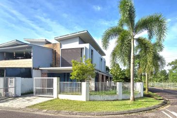 Corner Lot @ Jalan Penaga, Taman Pulai Hijauan, Kangkar Pulai