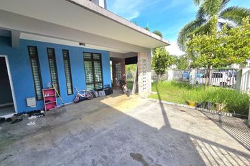 Corner Lot @ Jalan Penaga, Taman Pulai Hijauan, Kangkar Pulai