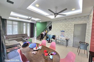 Corner Lot @ Jalan Penaga, Taman Pulai Hijauan, Kangkar Pulai