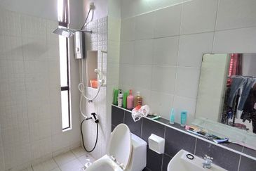 Corner Lot @ Jalan Penaga, Taman Pulai Hijauan, Kangkar Pulai