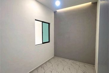 Fully Renovated @ Jalan Belumut, Taman Johor