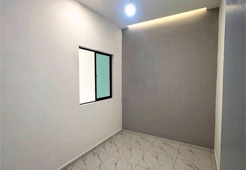 Fully Renovated @ Jalan Belumut, Taman Johor