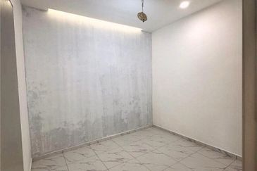 Fully Renovated @ Jalan Belumut, Taman Johor