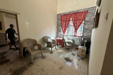 End Lot @ Jalan Sejambak, Taman Bukit Dahlia 