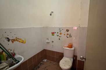 End Lot @ Jalan Sejambak, Taman Bukit Dahlia 