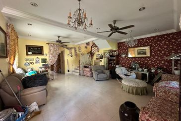 End Lot @ Jalan Sejambak, Taman Bukit Dahlia 