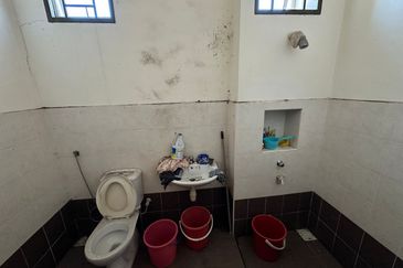 End Lot @ Jalan Sejambak, Taman Bukit Dahlia 