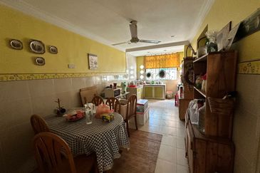 End Lot @ Jalan Sejambak, Taman Bukit Dahlia 