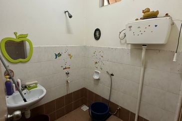 End Lot @ Jalan Sejambak, Taman Bukit Dahlia 