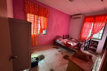 End Lot @ Jalan Sejambak, Taman Bukit Dahlia 