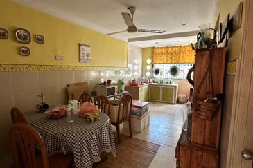 End Lot @ Jalan Sejambak, Taman Bukit Dahlia 