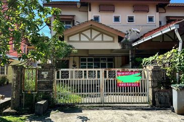 End Lot @ Jalan Sejambak, Taman Bukit Dahlia 