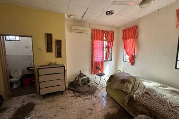 End Lot @ Jalan Sejambak, Taman Bukit Dahlia 