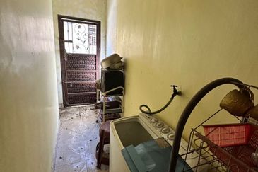 End Lot @ Jalan Sejambak, Taman Bukit Dahlia 