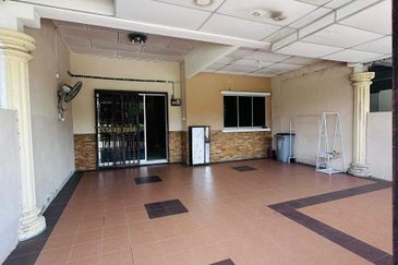 Unblock View @ Jalan Universiti 13, Taman Universiti, Parit Raja